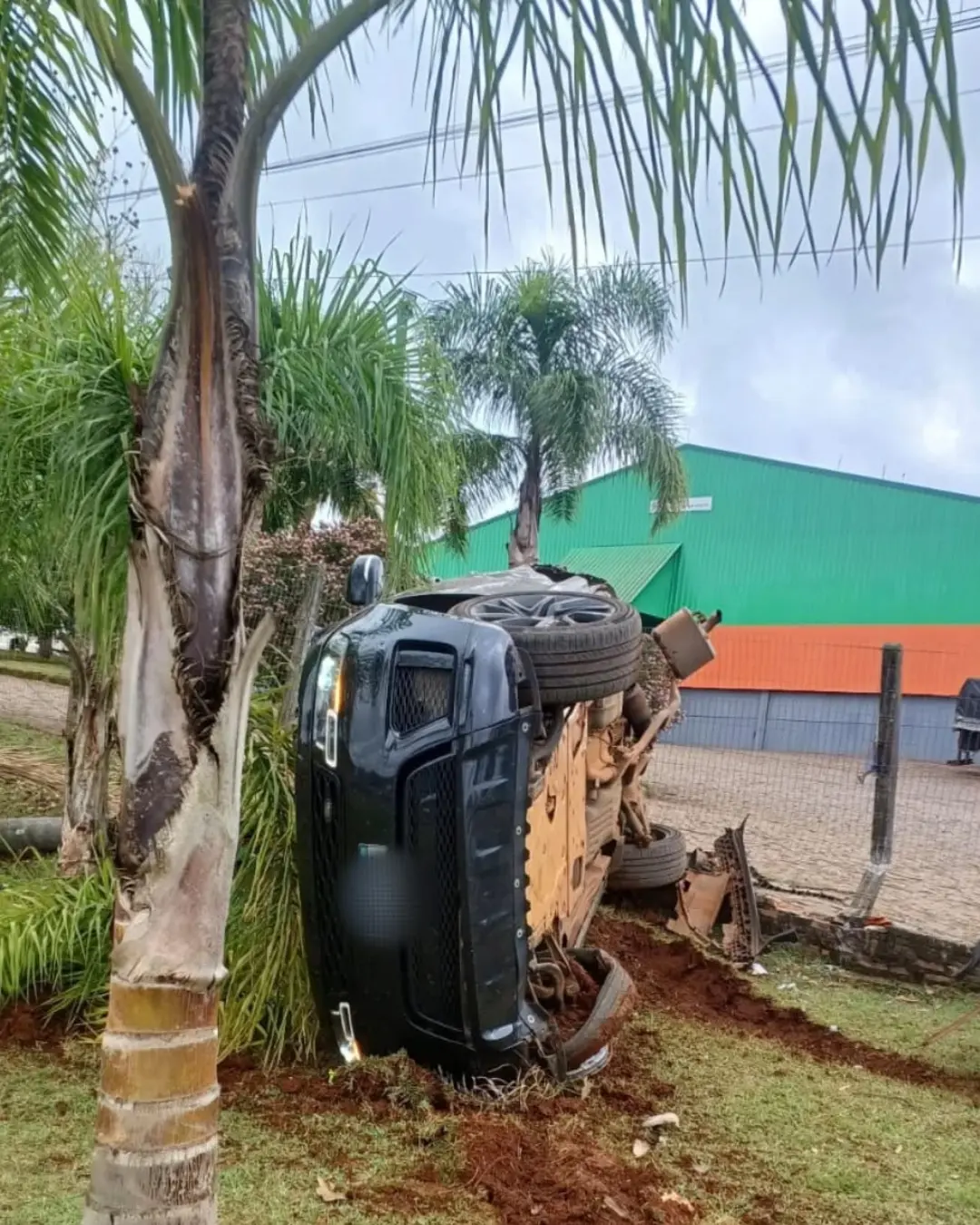 Acidente com três veículos é registrado na PRc-280