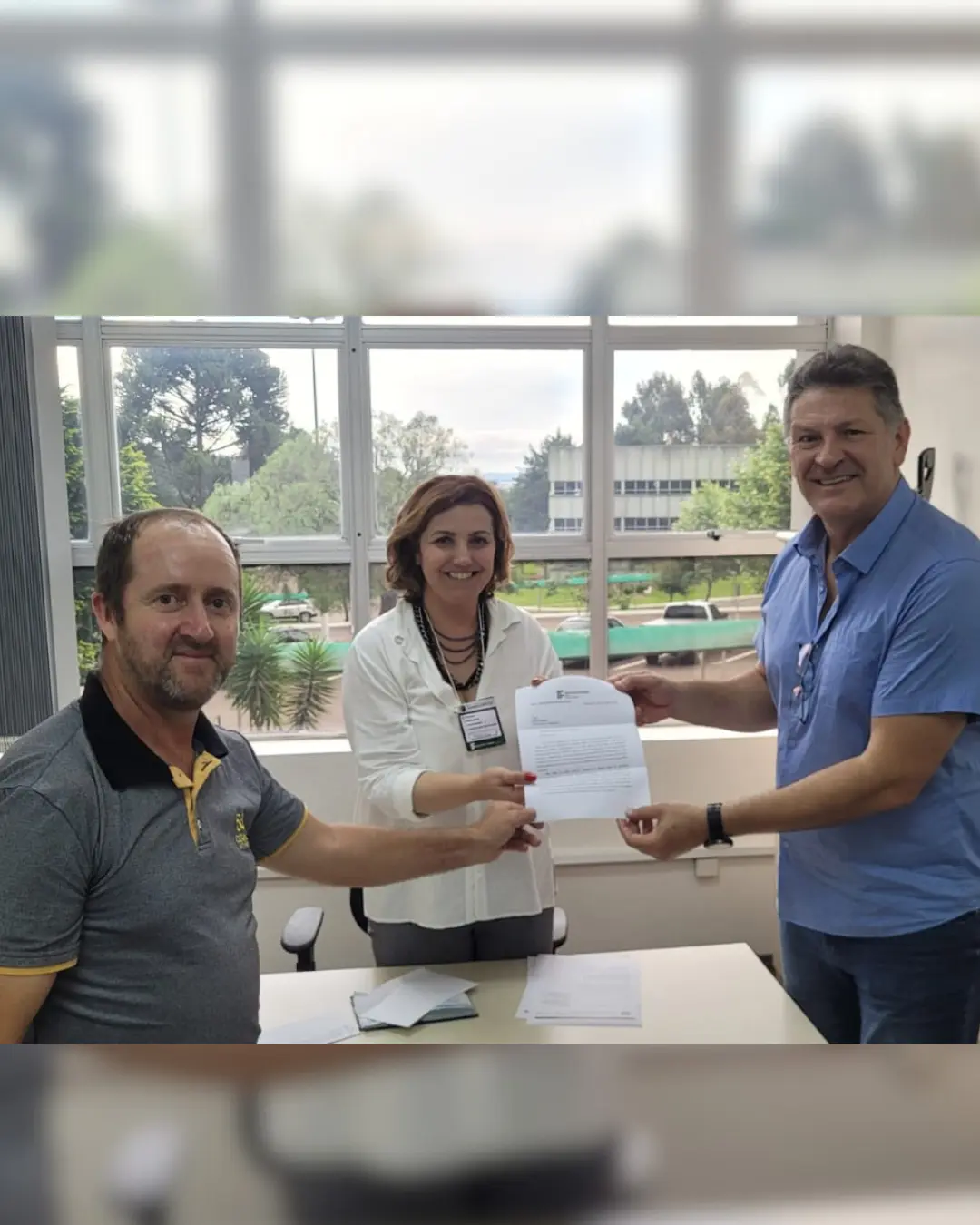 Diretora Graciela entrega ofício em prol da mudança de tipologia do Campus Palmas ao prefeito eleito Daniel Langaro