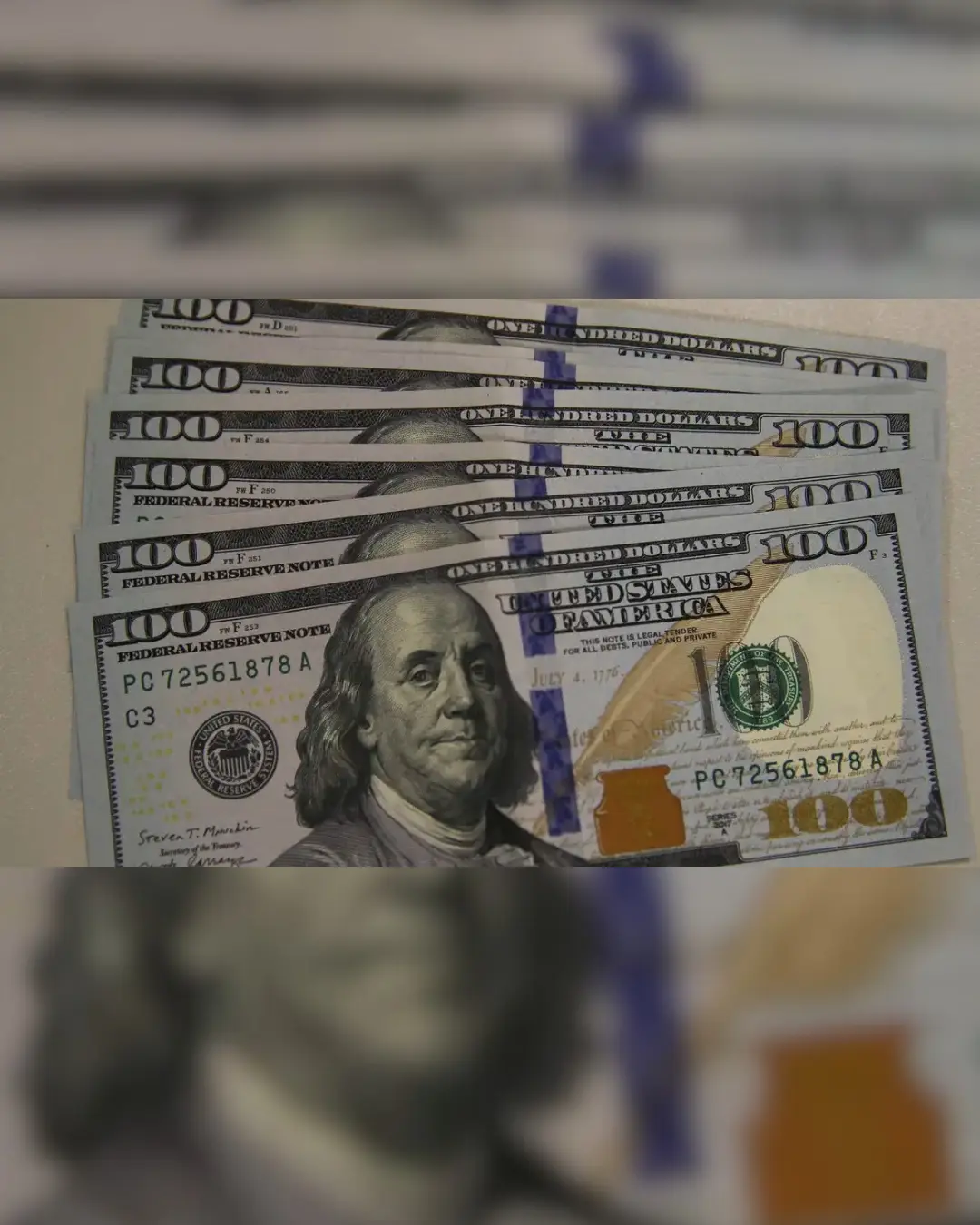 Dólar fecha em R$ 5,46 com impacto do IOF e realização de lucros; Bolsa alcança terceira maior marca histórica