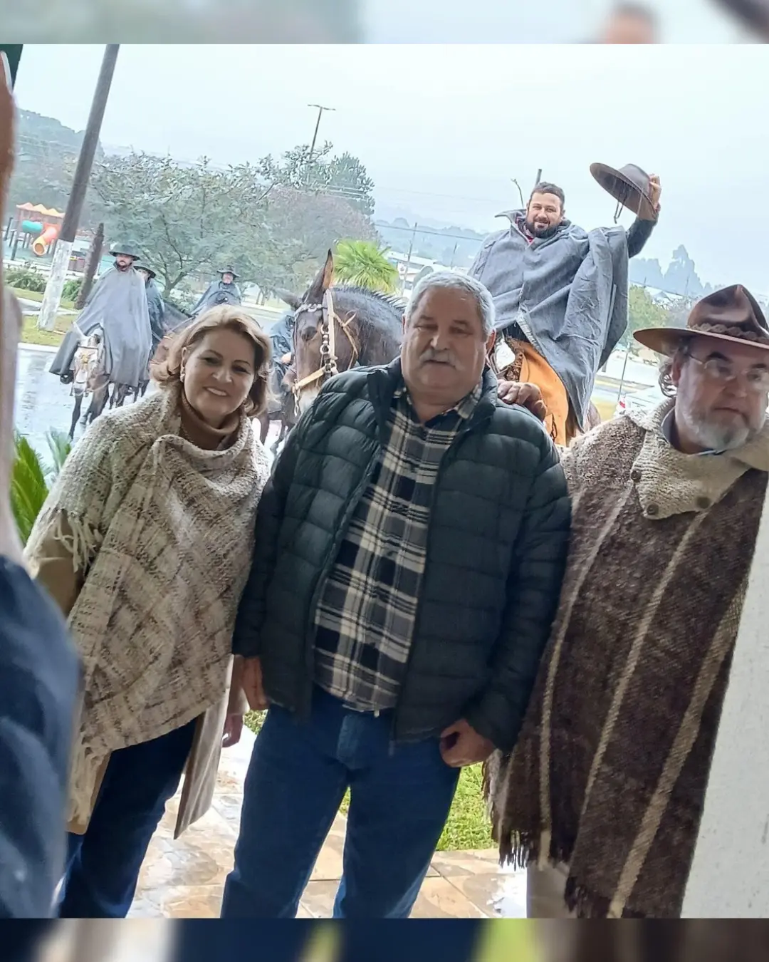 Integrantes de tropeada foram recebidas pela Prefeita de CDS