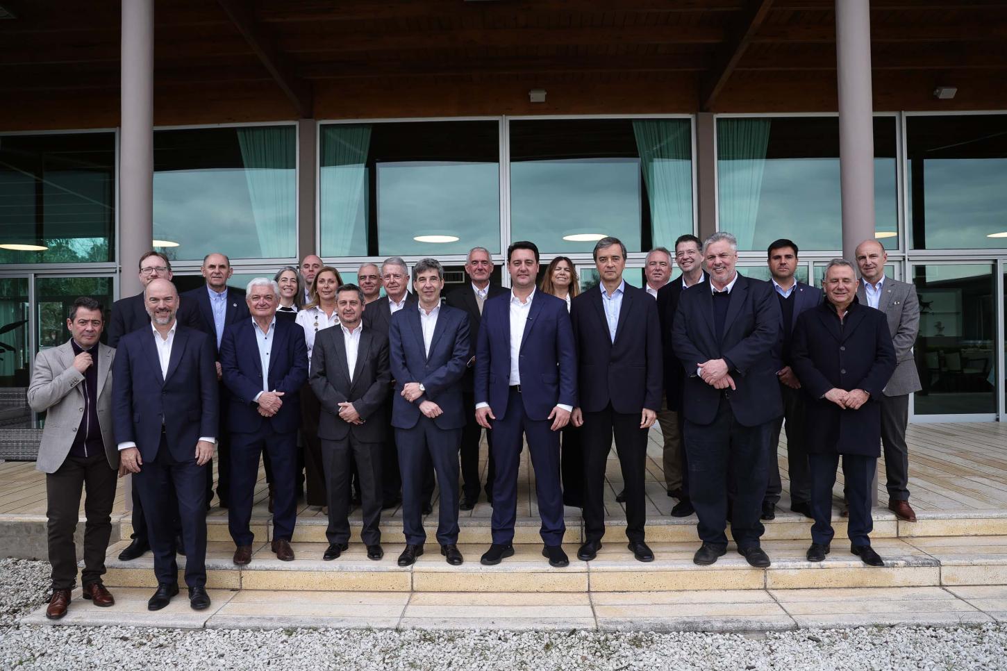 Ratinho Junior visita cooperativa e Centro de Inovação na Argentina