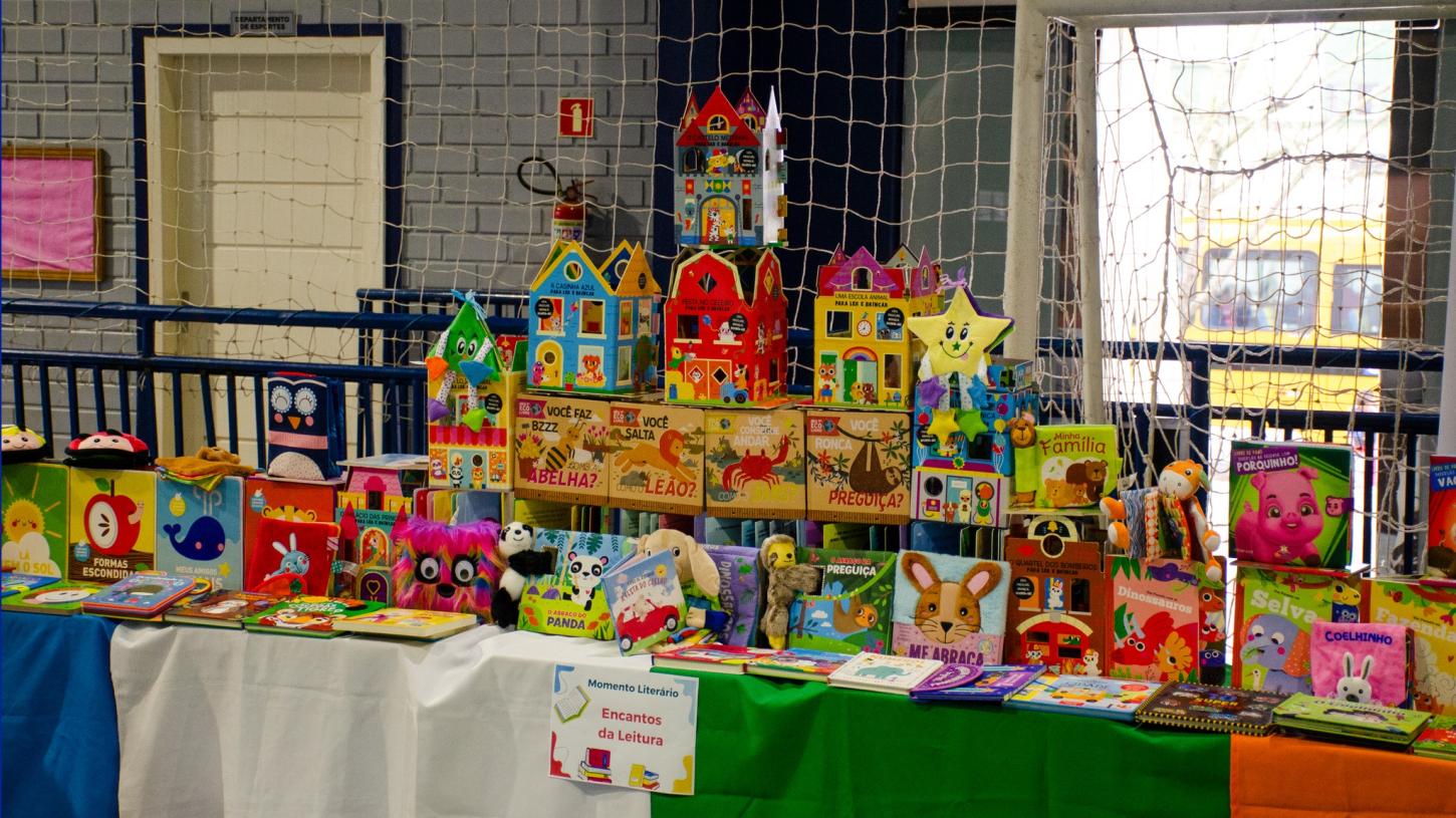 Departamento de Educação de CDS apresenta novos livros que foram adquiridos