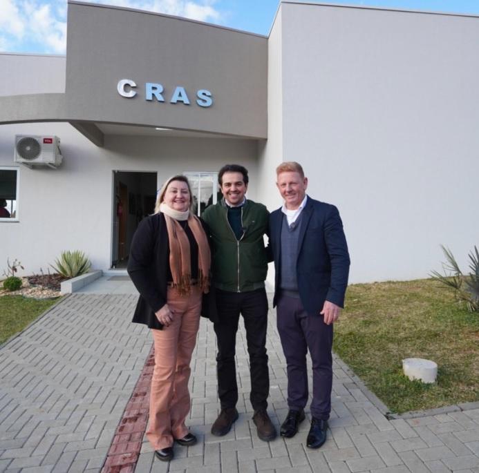 Deputado Guerra e prefeito Mario Paulek entregam novo CRAS em Mariópolis