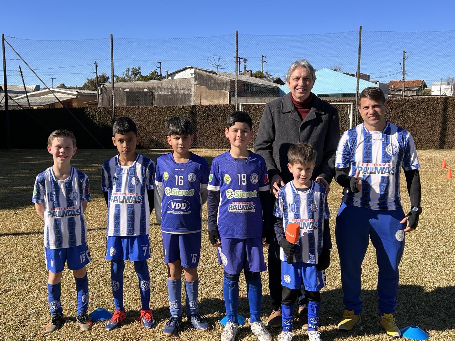 Escolinha de Futebol do Caxias participou de competição em Chapecó – atletas e coordenador comentam sobre a experiência
