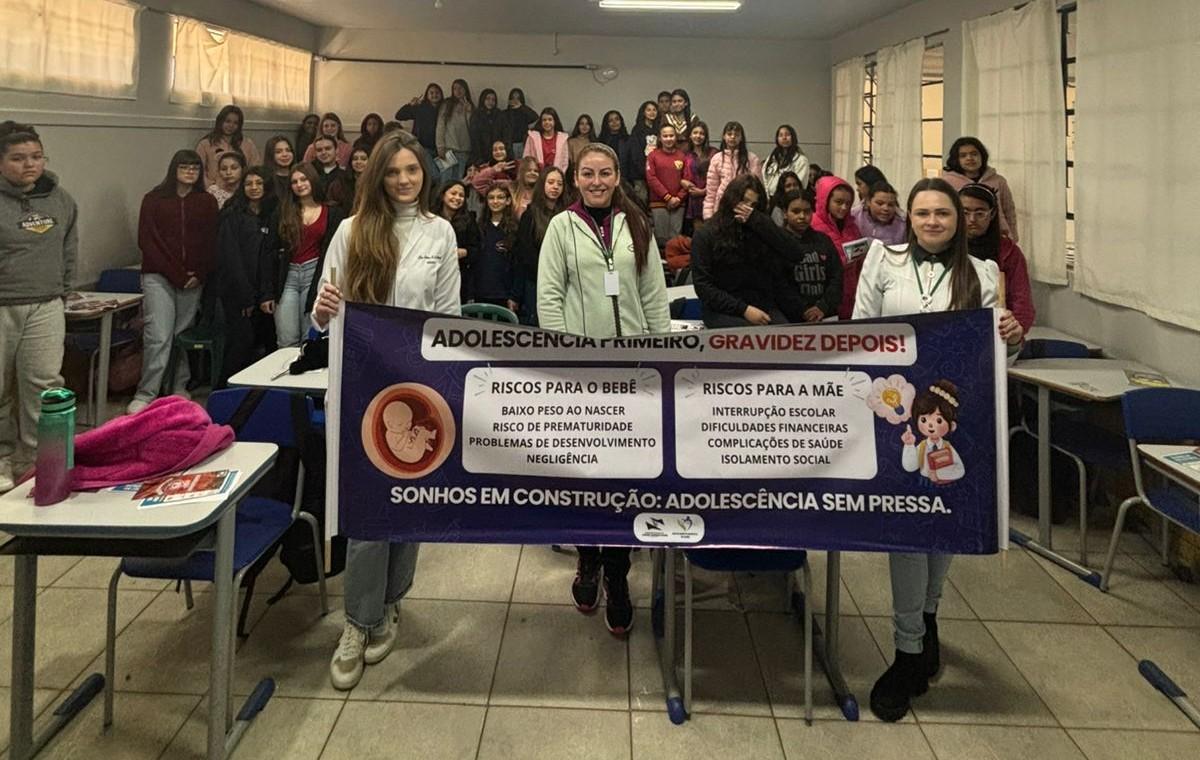Alunos do Colégio Estadual Santa Catarina receberam informações do departamento de Saúde sobre alguns temas