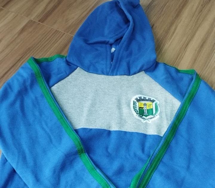 Gestão Langaro/Lagarto investe na educação - alunos foram contemplados com uniformes