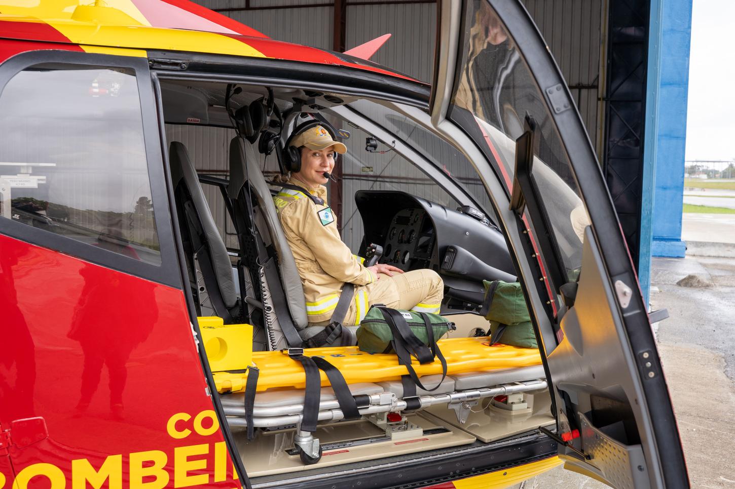 Pioneirismo nas alturas: Corpo de Bombeiros tem primeira mulher piloto de helicóptero