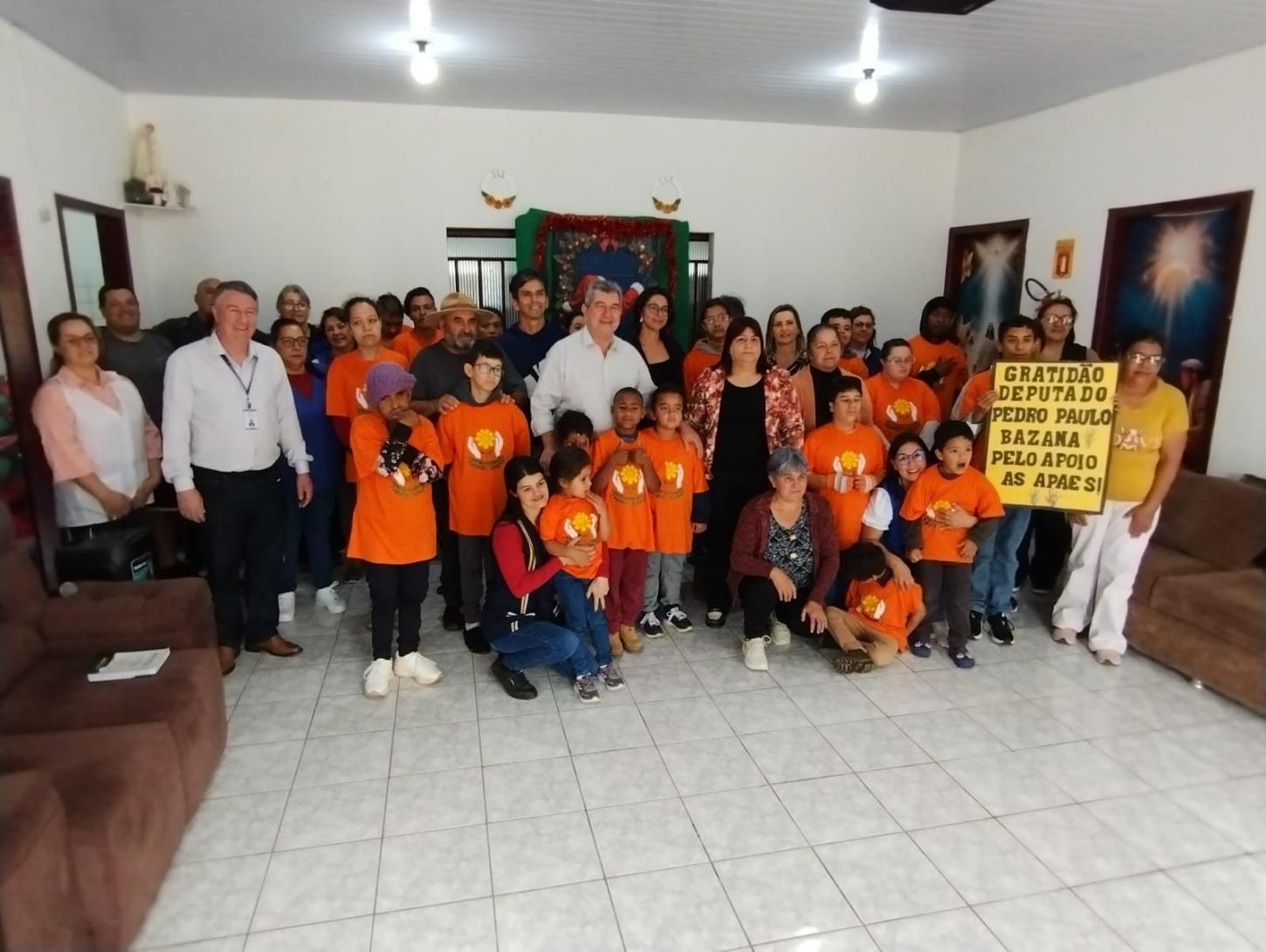 Deputado Bazana visitou APAE de Cel Domingos Soares