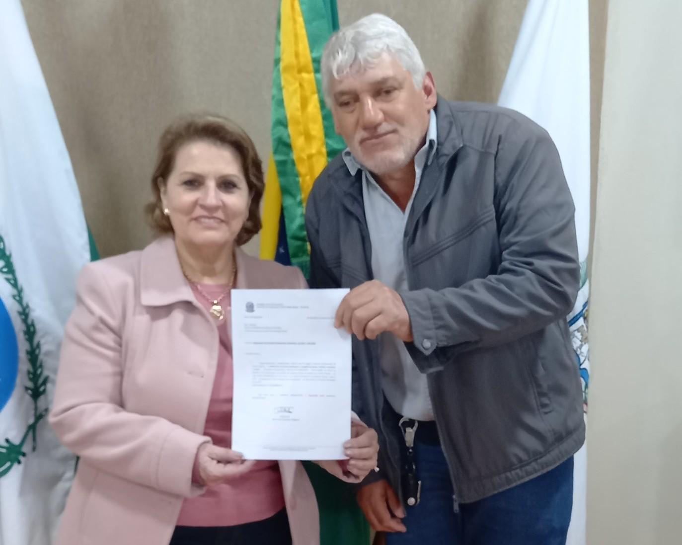 Ex-vereador Osvaldo Ferreira da Silva entrega recurso de R$ 100 mil destinado à APAE