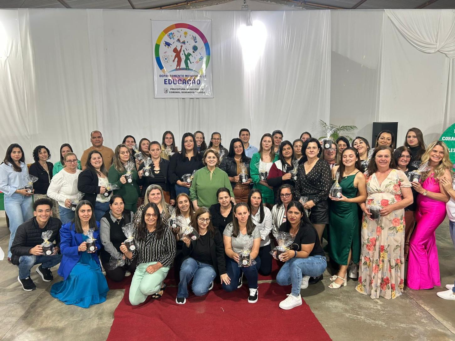 Gestão pública de CDS promoveu Jantar Especial para professores e servidores das escolas