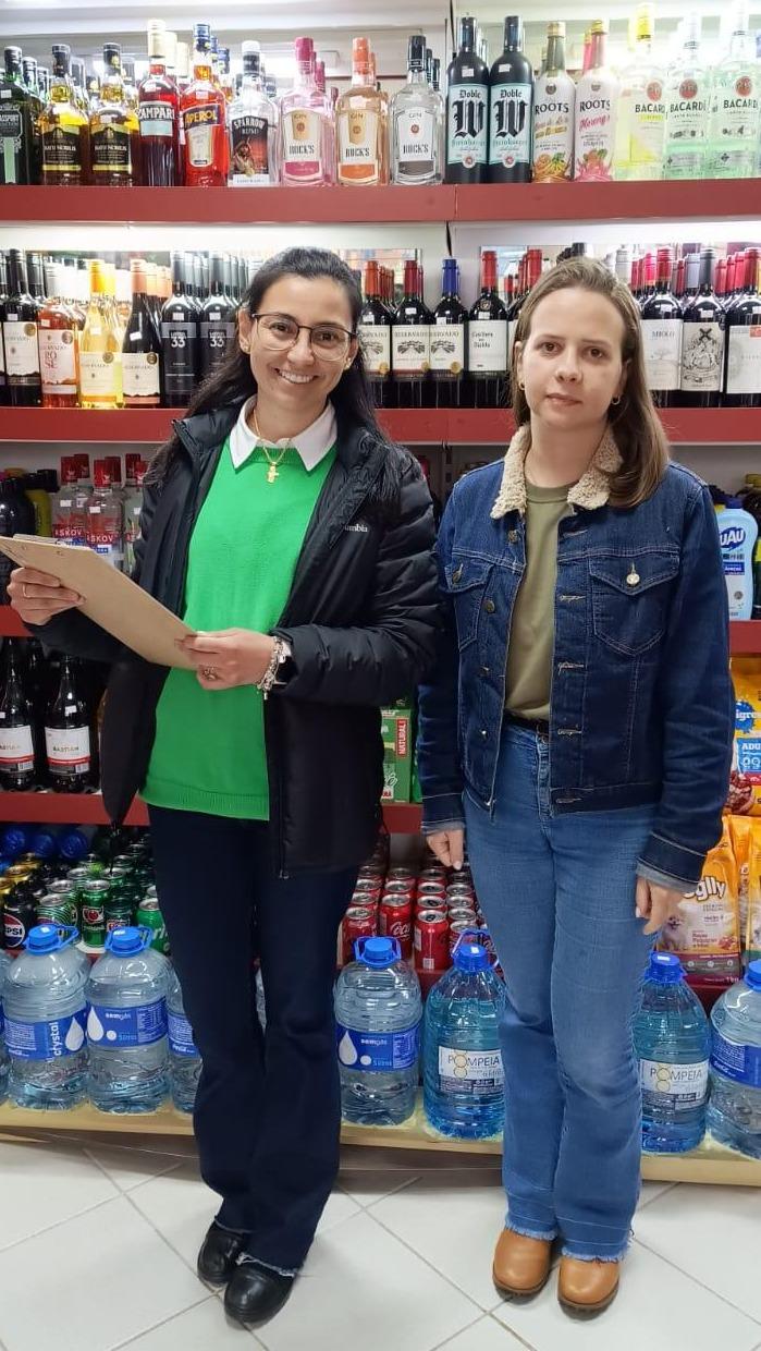 Coordenadora do Procon de Palmas, Maria Laura Ribas e a Médica Veterinária da Vigilância Sanitária, Suellen Bauer 