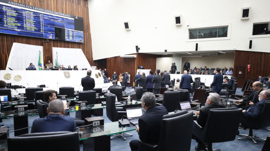 Segue para sanção projeto que proíbe reconstituição de leite em pó importado no Paraná
