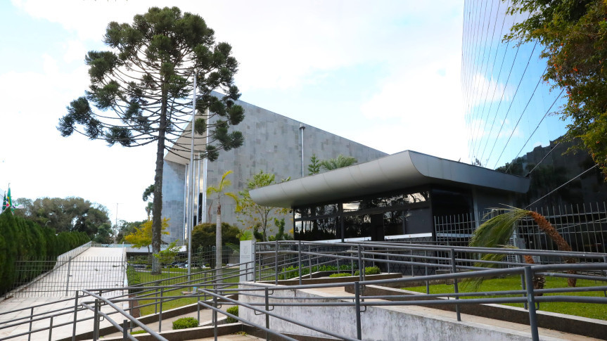 Assembleia promove semana com duas sessões de interiorização, homenagens e debates sobre violência contra a mulher e direitos humanos