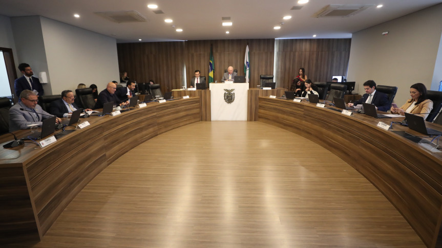 CCJ extraordinária aprova propostas que redefinem gestão universitária, hospitais universitários e a estrutura administrativa do Estado