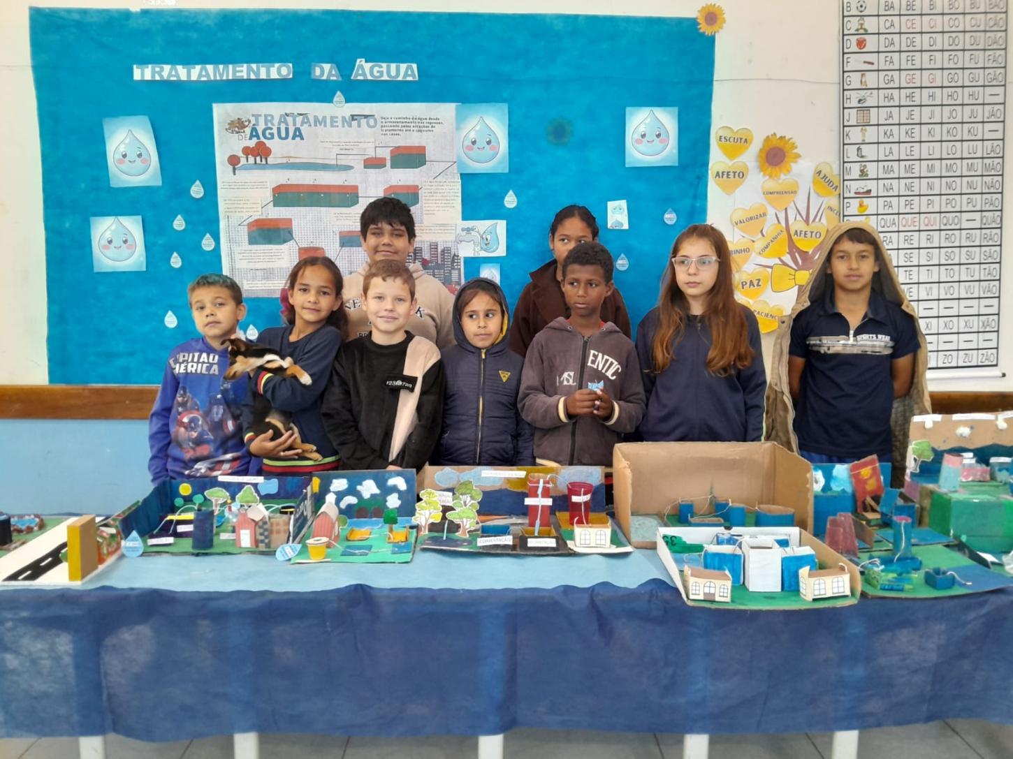 Escola Aurora Fabrício das Neves Tortelli realiza a EXPO AURORA com apresentação de atividades dos alunos e professores