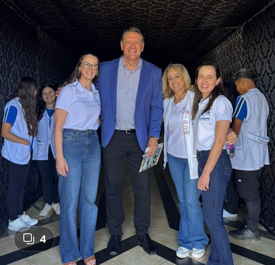 Diretora do Colégio Dom Carlos, Karine Ertel, Prefeito Langaro, Professora Silvana e a Diretora Auxiliar, Camila Serafini Ribeiro Lange