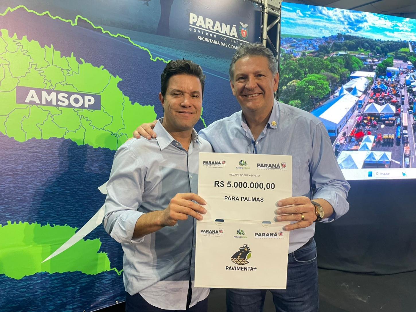 Prefeito de Palmas, Daniel Langaro e o secretário das Cidades, Guto Silva 