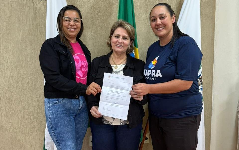 Gugu Bueno destina veículo utilitário ao departamento de Meio Ambiente