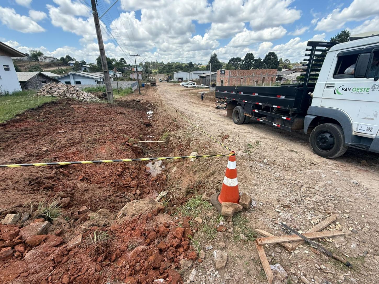 Início das obras de asfaltamento em quatro ruas do quadro urbano do município