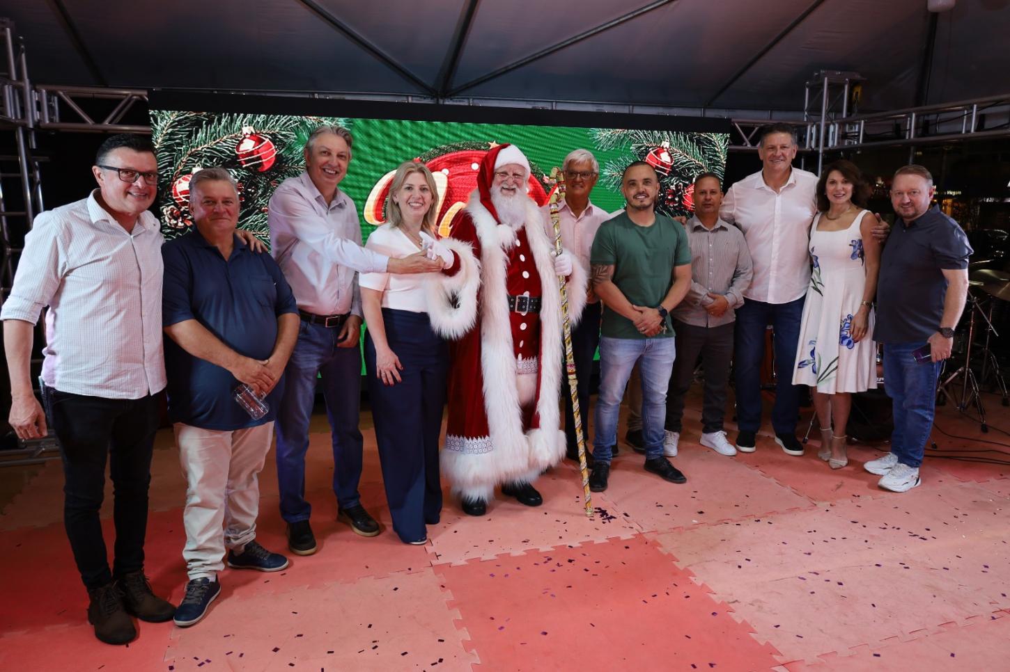 Natal “Luz, Cultura e Esperança”  recebeu o Papai Noel de braços abertos
