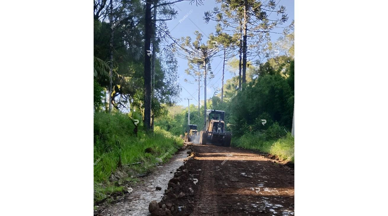 Os trabalhos do Departamento Municipal de Obras seguem a todo vapor!