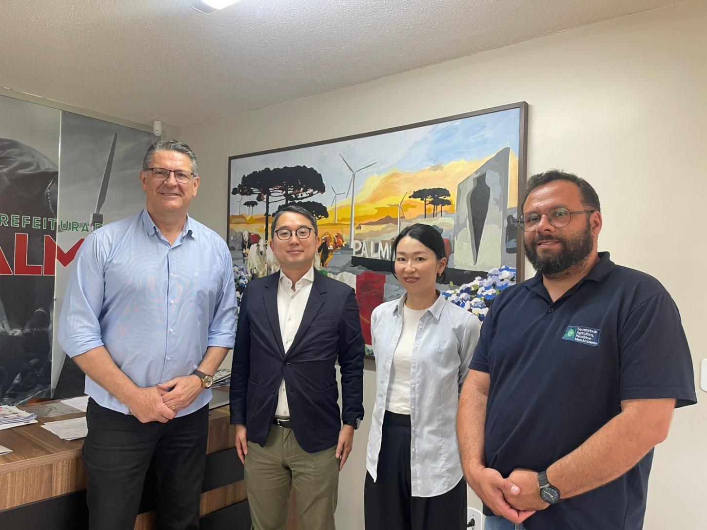 Prefeito de Palmas recebe jornalistas japoneses do jornal Nikkei para discutir agronegócio e energia sustentável