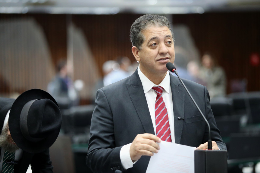 Proposta apresentada na Assembleia visa garantir a inclusão de cônjuge em contas de água e energia