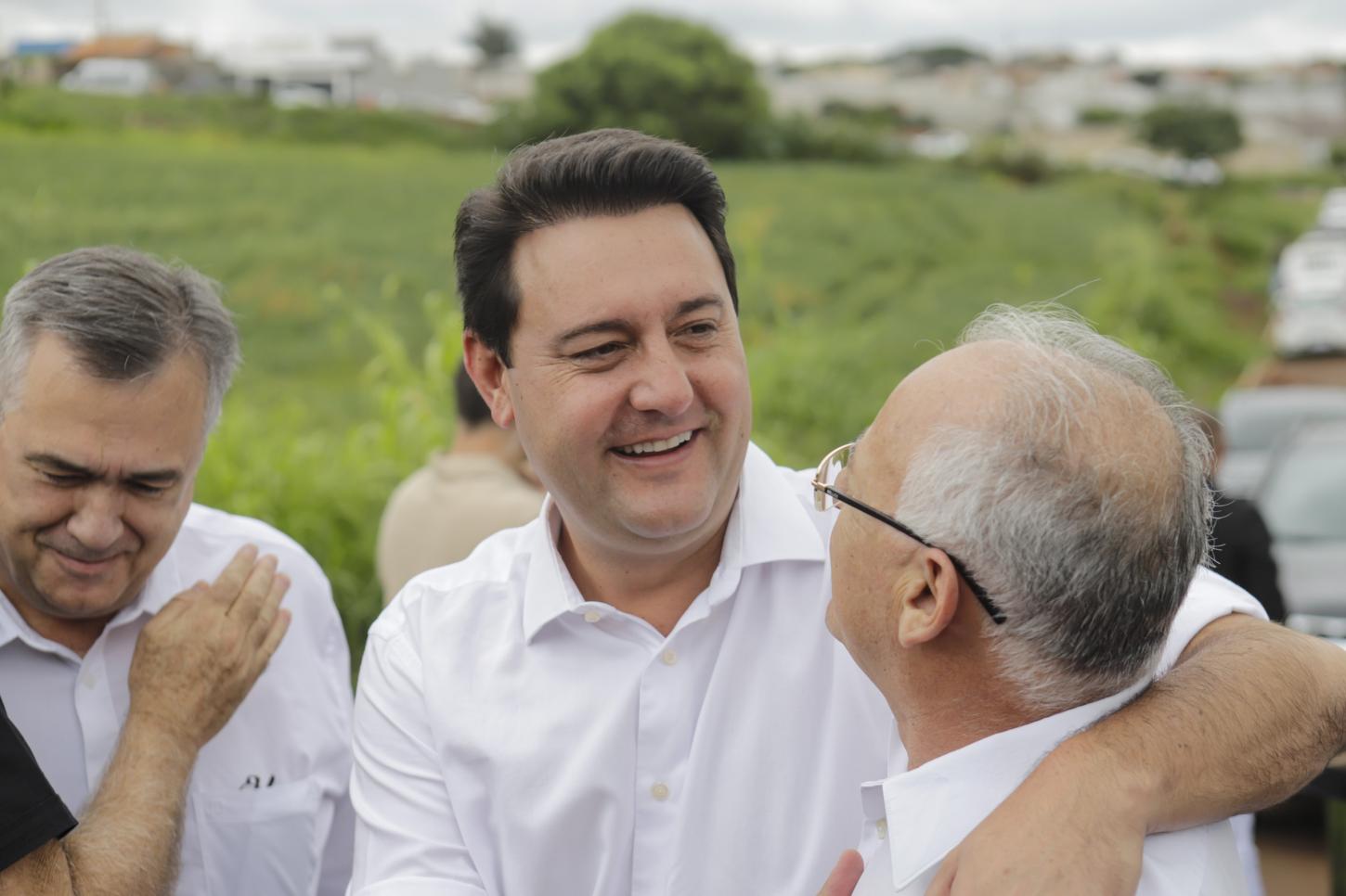 Baixa rejeição e margem para crescer: nova pesquisa aponta Ratinho Junior como candidato forte em 2026