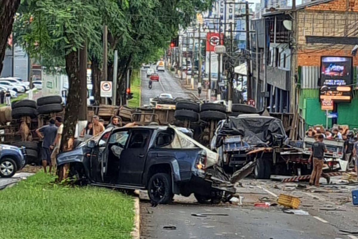 Carreta provoca grave acidente, atinge oito veículos e deixa feridos graves em SC
