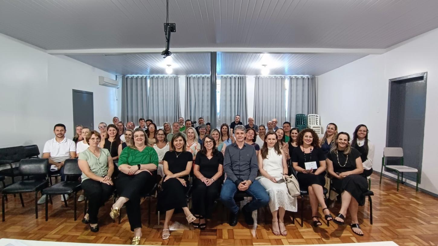 Diretores dos colégios do NRE de Pato Branco tomaram posse, de Palmas foram três  