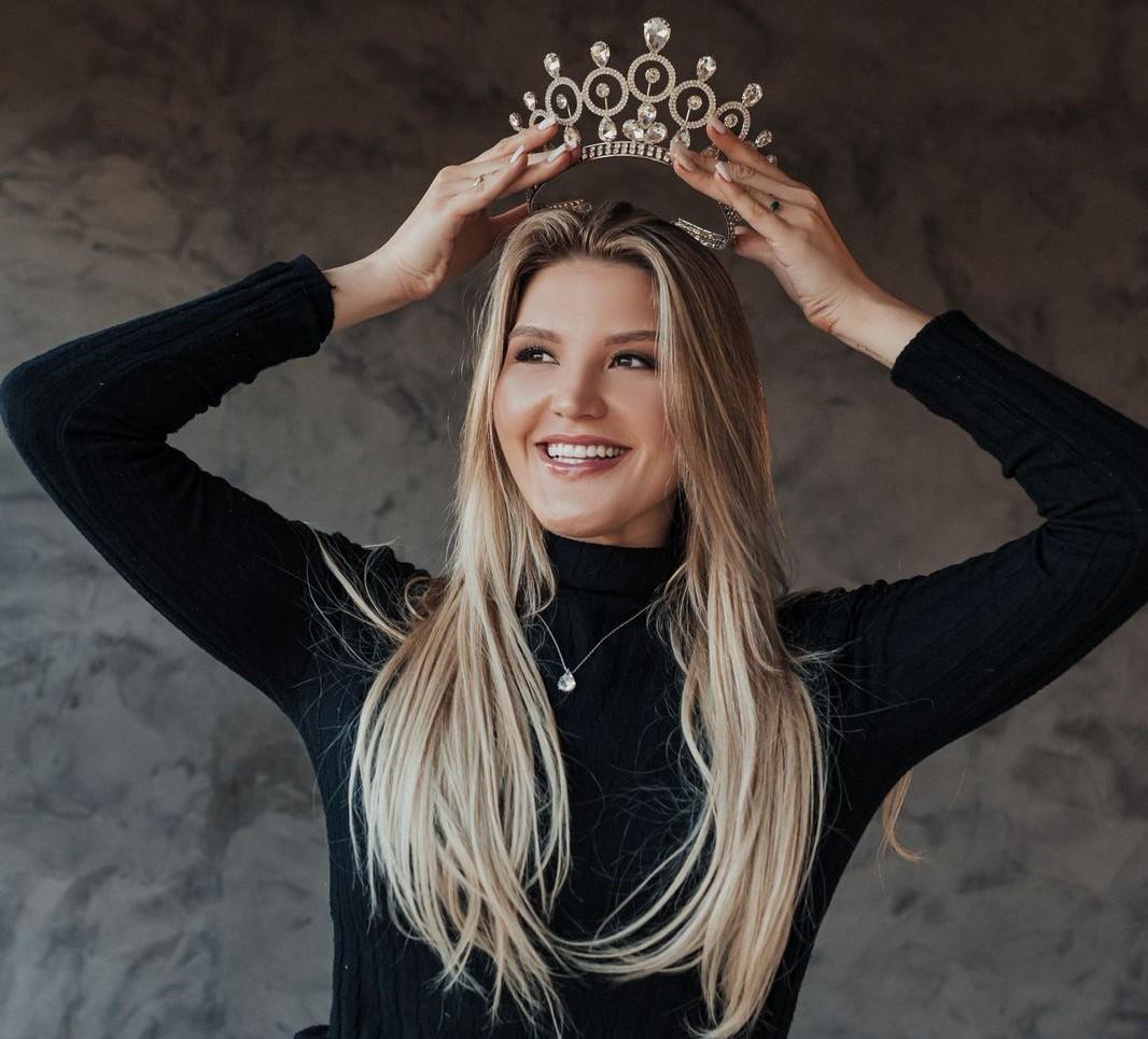 Paranaense de Rio Branco do Sul representa o Estado no Miss Brasil Mundo 2025, em Brasília