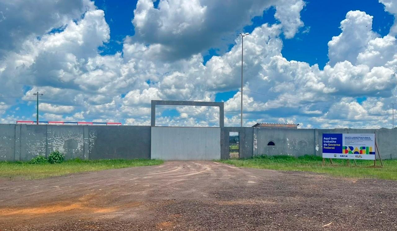 Prefeitura inicia obras de iluminação do Estádio Municipal José Ferreira