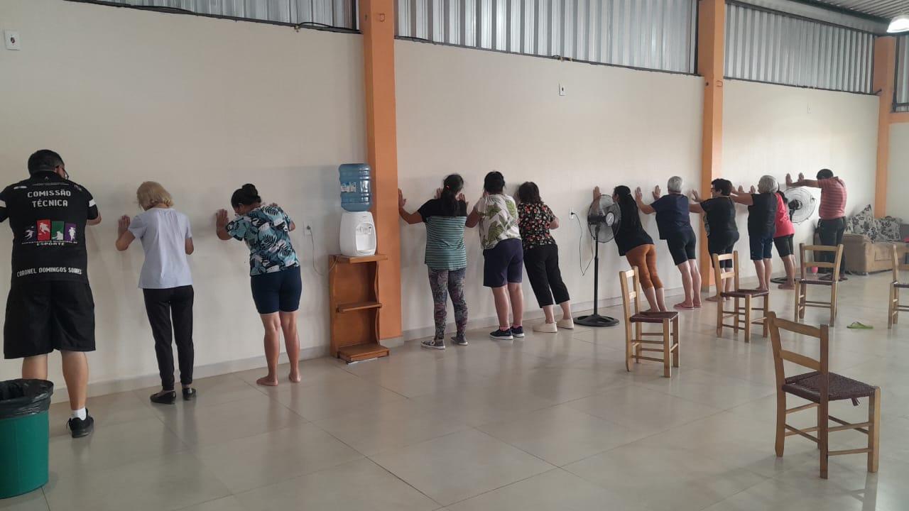 Departamento de Esportes inicia atividades de ginástica laboral para a terceira idade no Centro de Convivência