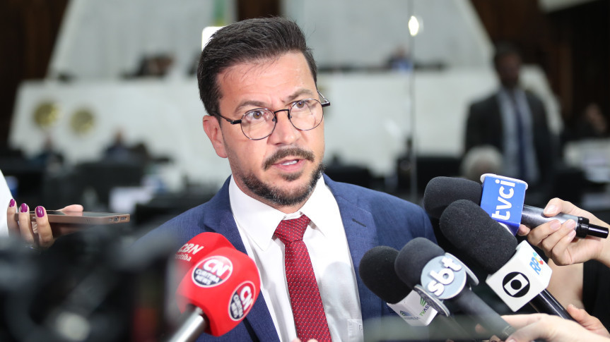 Líder da Oposição critica proposta de venda da Celepar e aponta preocupação com a proteção de dados públicos