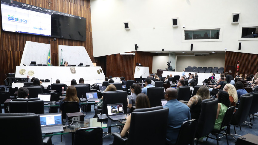 Nova ferramenta do SILEGS é tema de capacitação para servidores da Assembleia Legislativa do Paraná