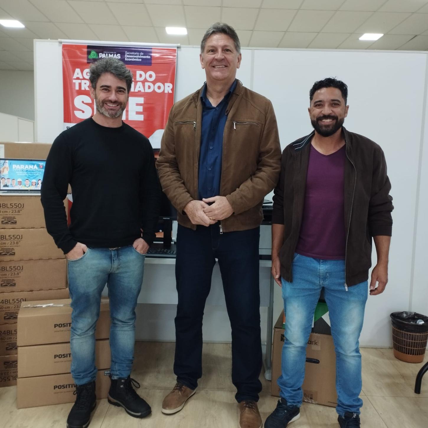 Secretário do Desenvolvimento Econômico, Felipe Zanoello, Prefeito Langaro e coordenador da Agência do Trabalhador, Silvio Santos