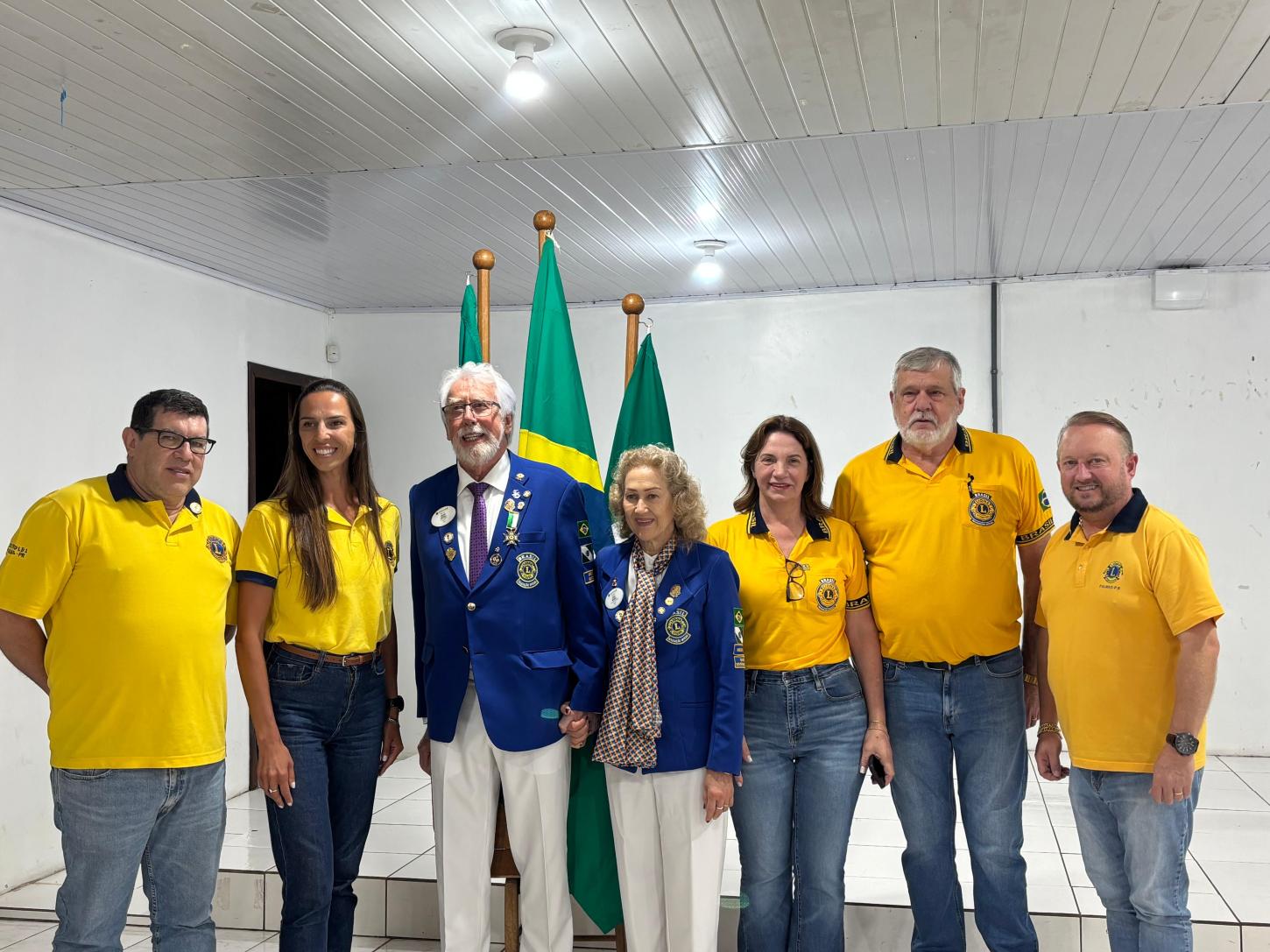 Diretor Luiz de Clube, Irajá Alves de Lima, Secretária Carla Switala Scopel, Governador do Lions, Valdir Michels e sua esposa Clélia Michels, Presidente de Divisão Nilva Anziliero, Ex-governador Waldir Wessler e o Tesoureiro  Cidenei Cristian Allebrandt (