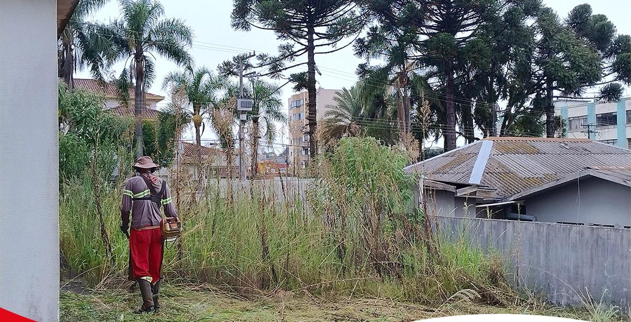 Prefeitura realiza intervenção em terreno urbano na área central
