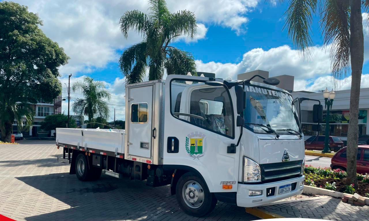 Secretaria de Educação recebe caminhão 0 KM para reforçar serviços de manutenção