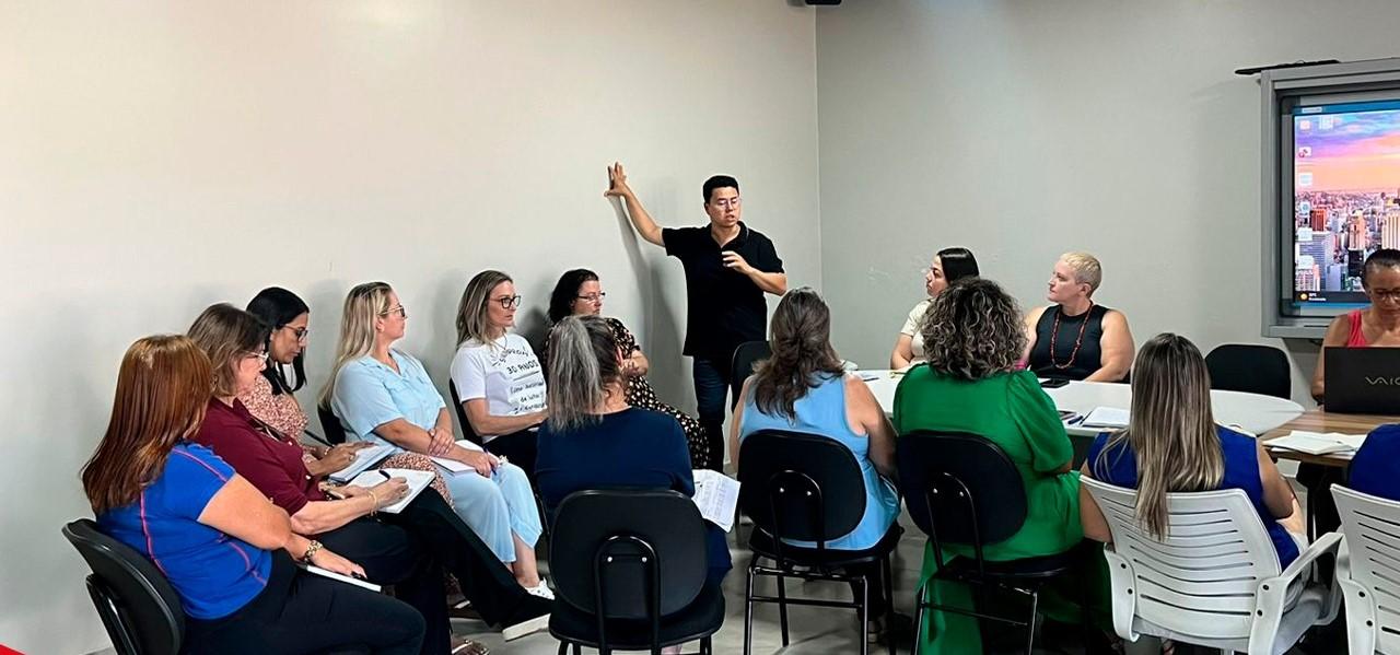 Secretaria de Educação reúne diretores da rede municipal e reforça orientações sobre LGPD e comunicação institucional