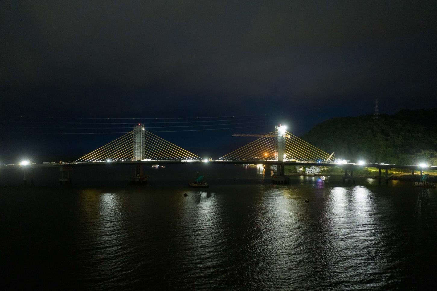 Em reta final, obras da Ponte de Guaratuba seguem inclusive no turno da noite