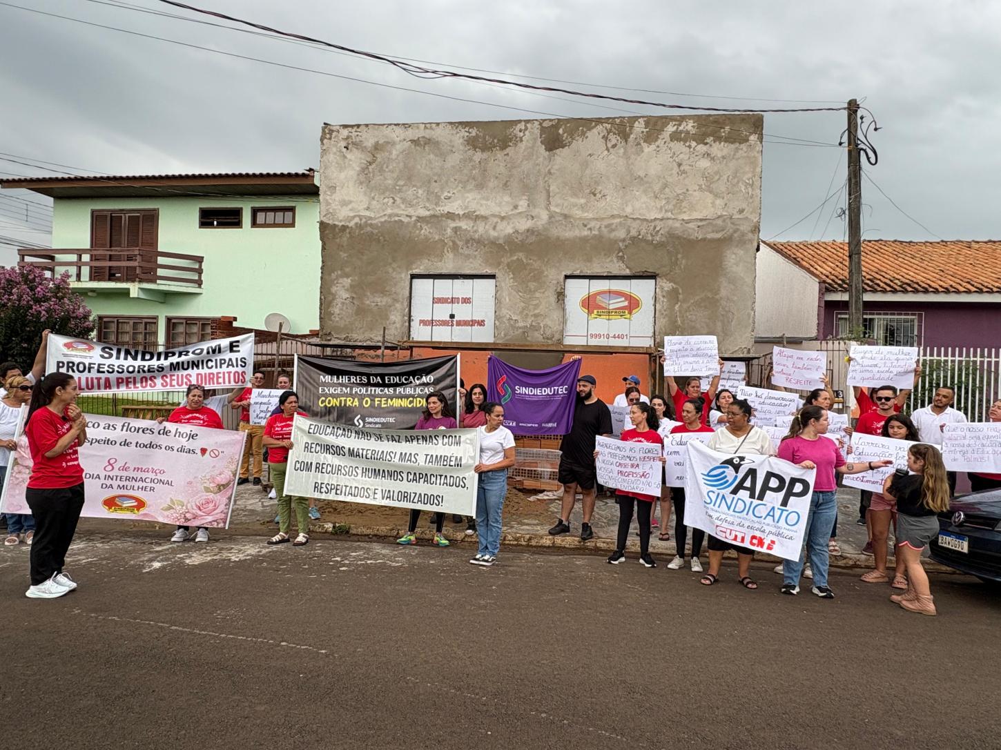 Marcha das Mulheres Por respeito, valorização e segurança