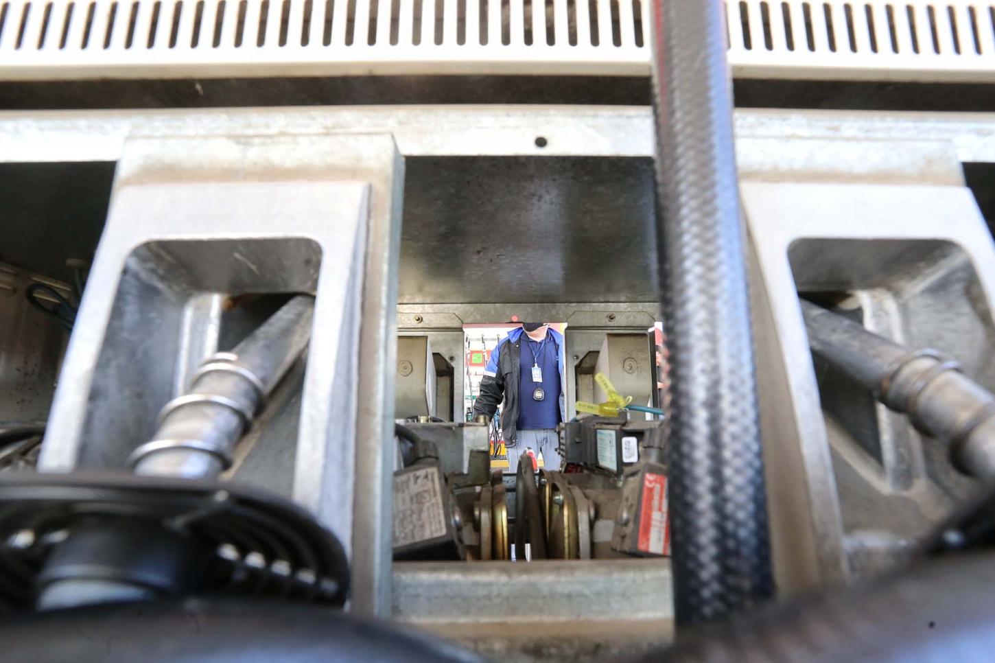 Paraná adere ao programa da União para reduzir preço do diesel