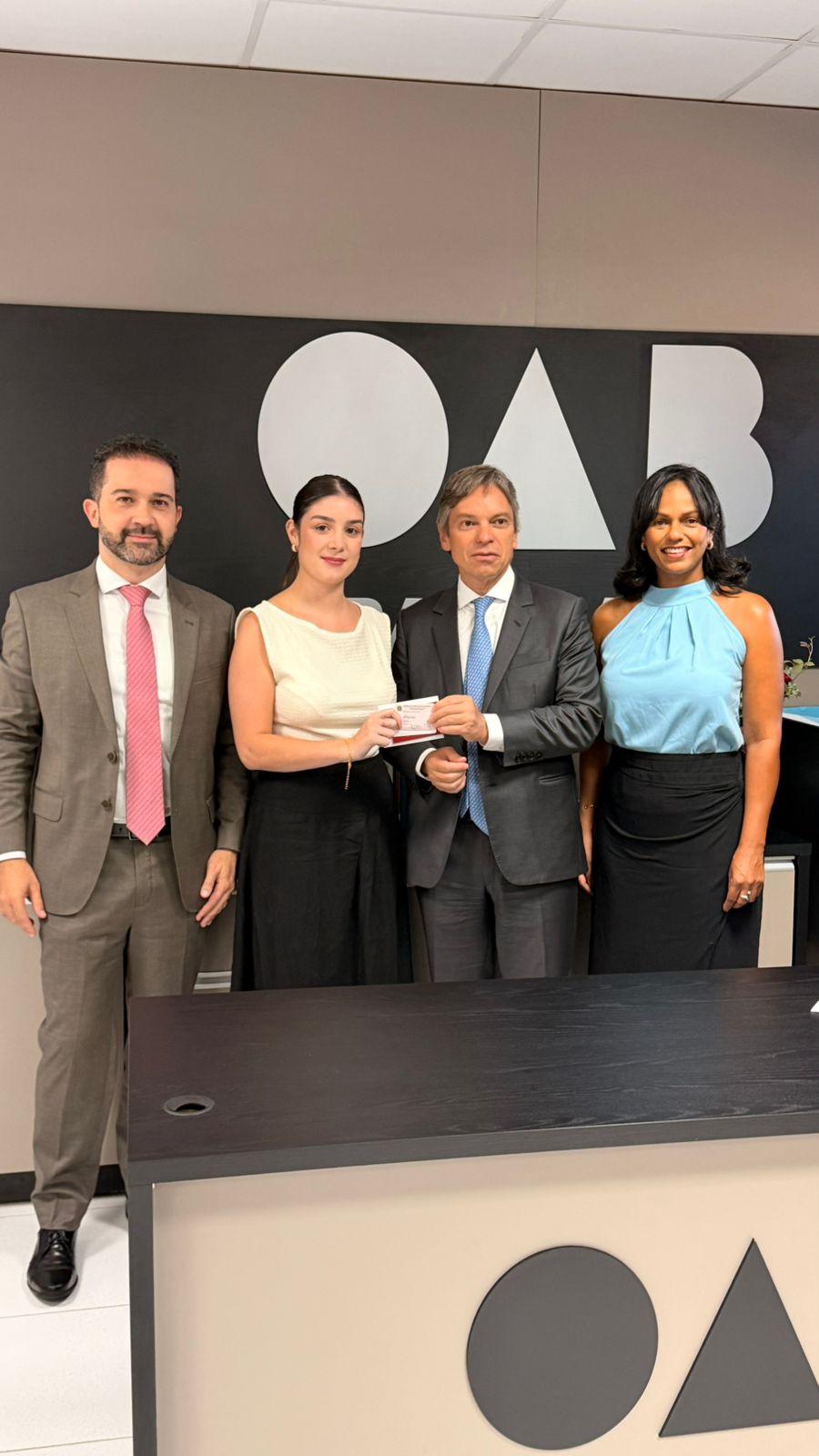 Entrega da credencial a Drª Ana Gabriela Carneiro Bocchi