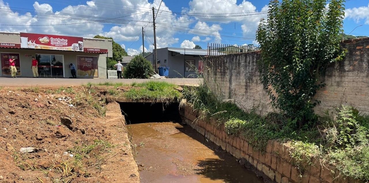 Prefeitura intensifica limpeza no Córrego São Francisco após fortes chuvas