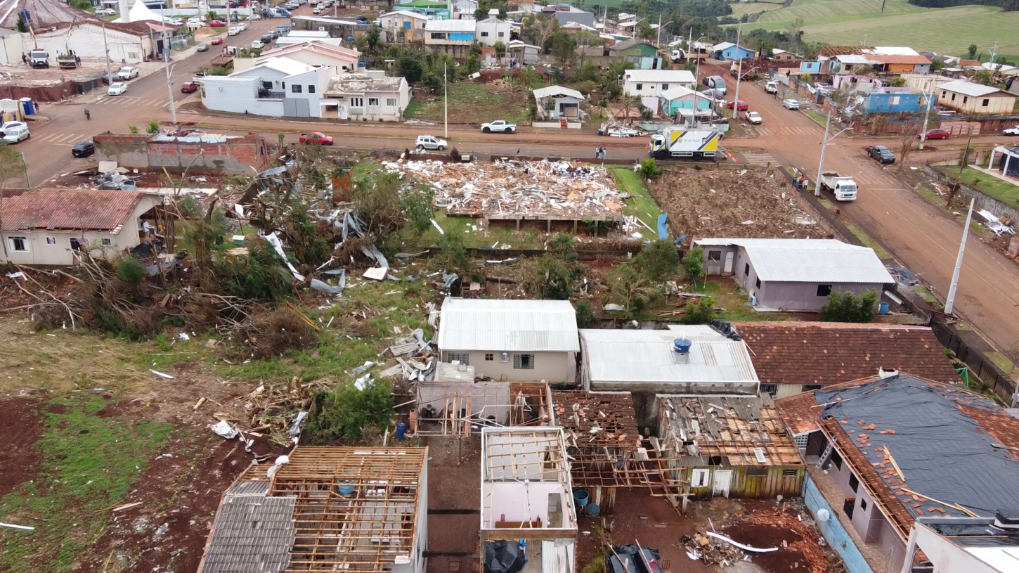 Seguindo a Campanha da Fraternidade Diocese de Palmas/Francisco Beltrão propõe construir casas em município atingido por vendaval  