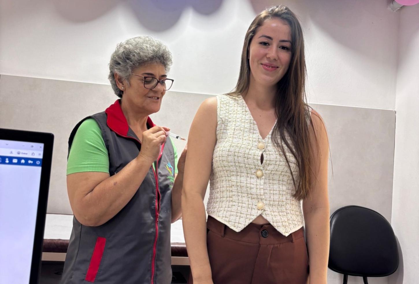 Vacinação contra a dengue começa para profissionais da saúde com doses do Instituto Butantan