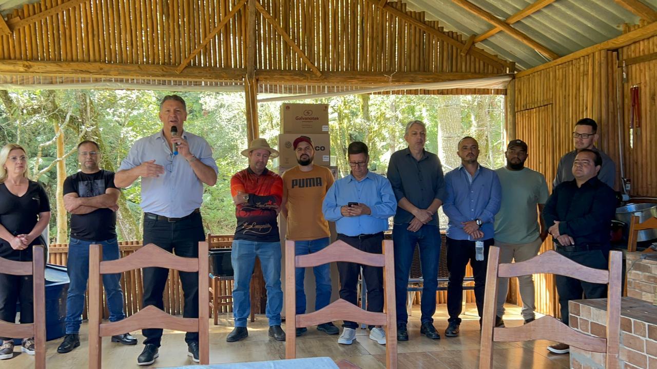 Confraternização marcou a divulgação de 10 km de asfalto rural em Palmas