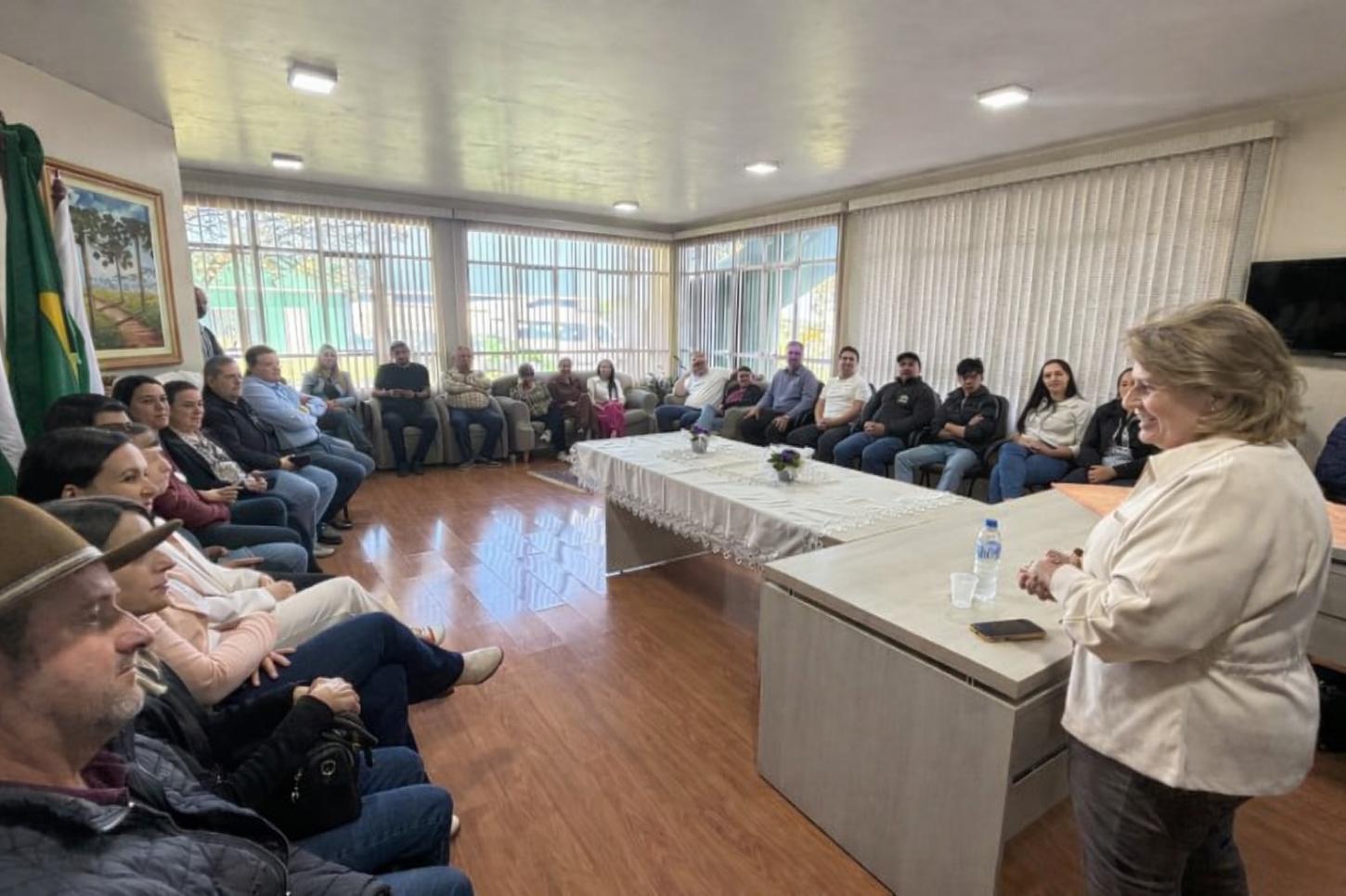 Deputada Federal Leandre Dal Ponte visita CDS e reforça parceria com o município