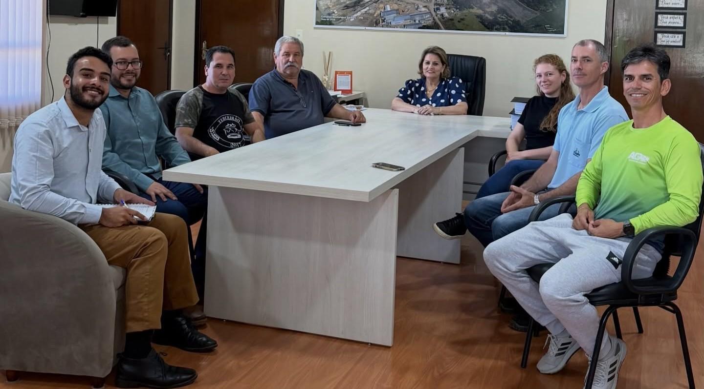 Ligação asfáltica em CBUQ na Estrada do Travessão pautou reunião 